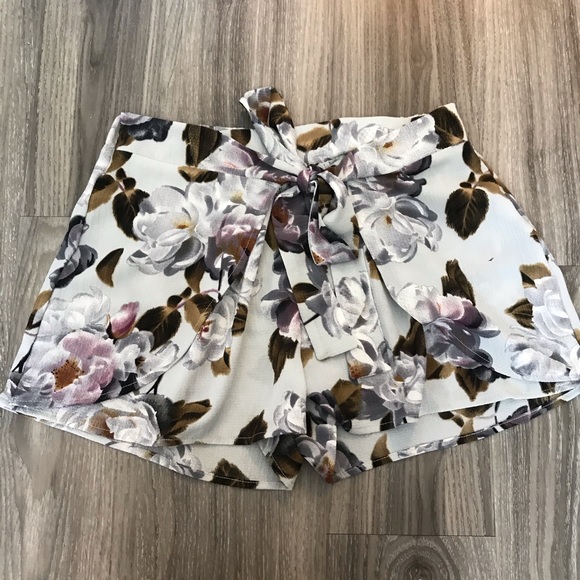 Floral shorts - Picture 3 of 3